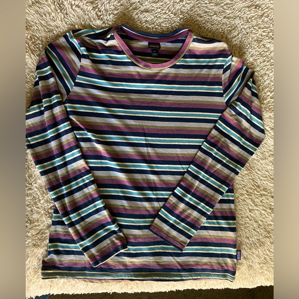 Patagonia women’s long sleeve mainstay organic cotton t shirt. Size Medium.